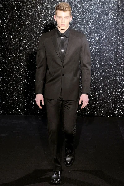 Look 15